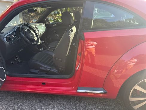 Used 2013 Volkswagen Beetle 2.0T FWD image 15