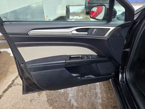 Used 2020 Ford Fusion SE w/ Equipment Group 151A image 9