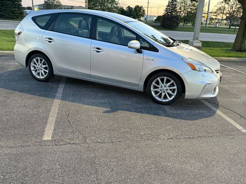 Used 2014 Toyota Prius V Five FWD image 2