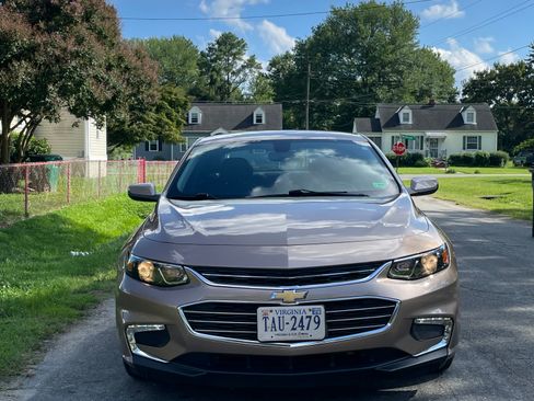 Used 2018 Chevrolet Malibu LT FWD image 2