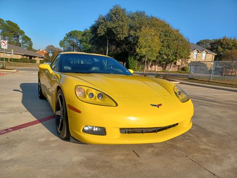 Used 2007 Chevrolet Corvette Coupe w/ Performance Package image 10