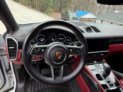 Used 2021 Porsche Cayenne Sport Utility 4D image 11