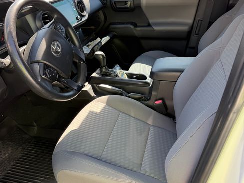 Used 2022 Toyota Tacoma SR RWD image 2