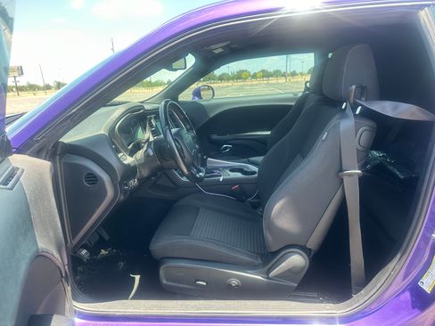 Used 2019 Dodge Challenger SXT w/ Blacktop Package image 10