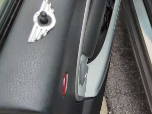 Used 2004 MINI Cooper Hardtop image 11