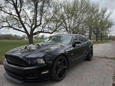 Used 2014 Ford Mustang GT Premium RWD image 4