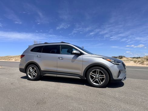 Used 2017 Hyundai Santa Fe Limited AWD/4WD image 2