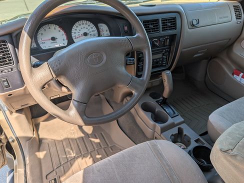 Used 2004 Toyota Tacoma PreRunner image 16