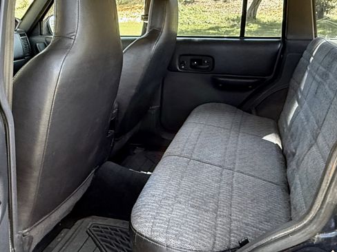 Used 2001 Jeep Cherokee Sport image 9