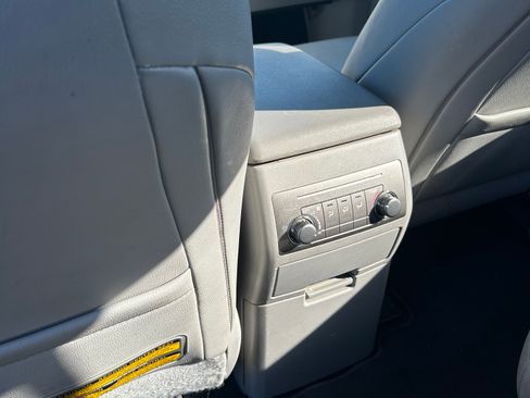 Used 2013 Toyota Highlander SE AWD/4WD image 4