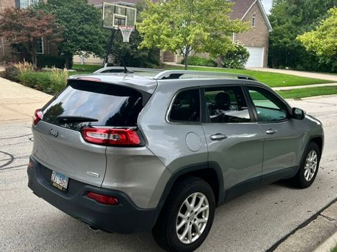 Used 2014 Jeep Cherokee Latitude w/ Cold Weather Group AWD/4WD image 6