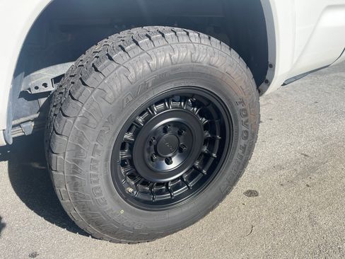 Used 2020 Toyota Tacoma TRD Sport image 12