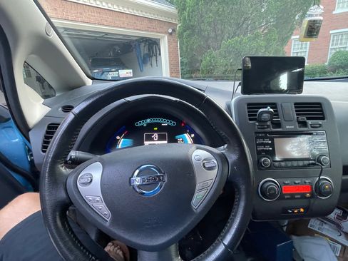 Used 2015 Nissan Leaf S w/ Charge Package FWD image 6