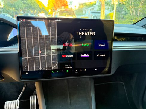 Used 2022 Tesla Model X Plaid image 24