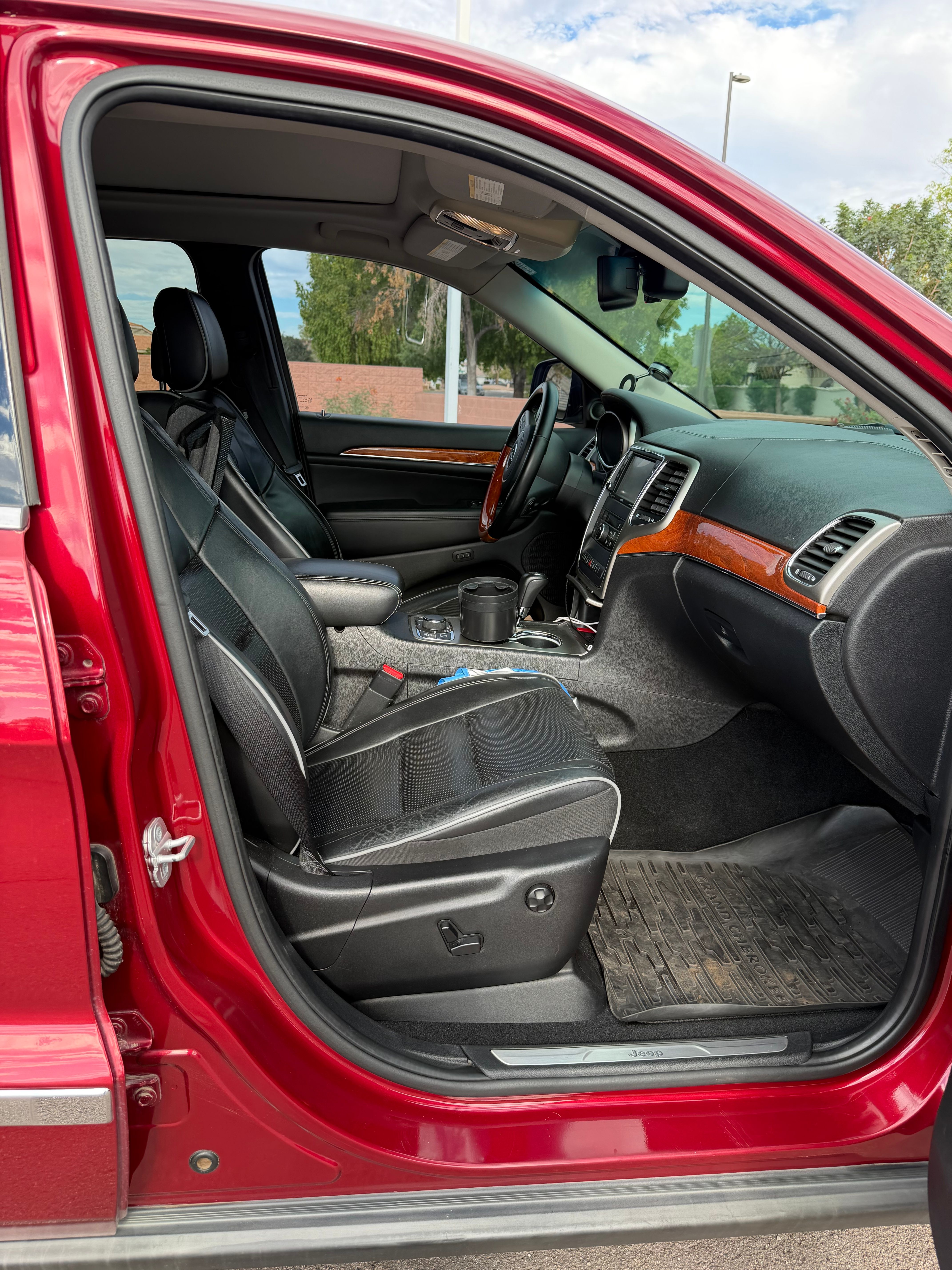 Used 2012 Jeep Grand Cherokee Overland AWD/4WD image 16