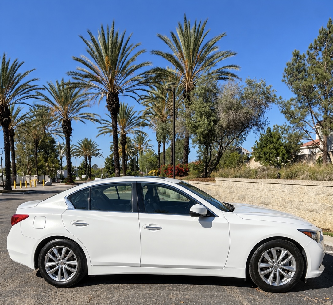 Used 2015 INFINITI Q50 w/ Moonroof Package RWD image 5