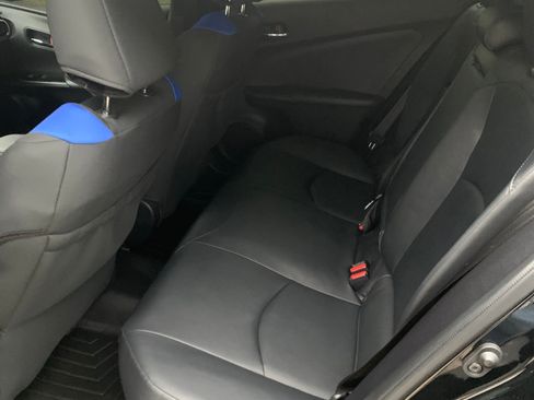 Used 2019 Toyota Prius XLE image 2
