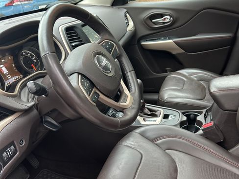 Used 2018 Jeep Cherokee Trailhawk w/ Quick Order Package 27L image 12