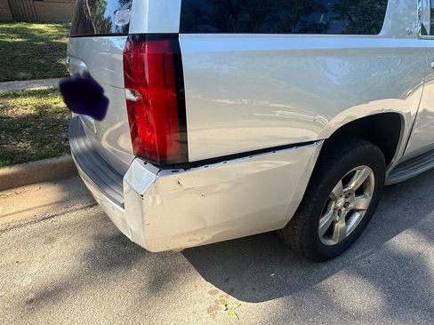 Used 2015 Chevrolet Suburban LT RWD image 6