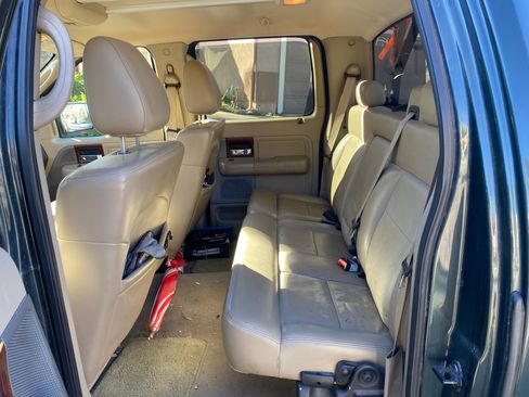 Used 2005 Ford F150 Lariat image 2