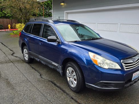 Used 2011 Subaru Outback 2.5i image 4