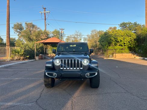 Used 2018 Jeep Wrangler Unlimited Sahara AWD/4WD image 2