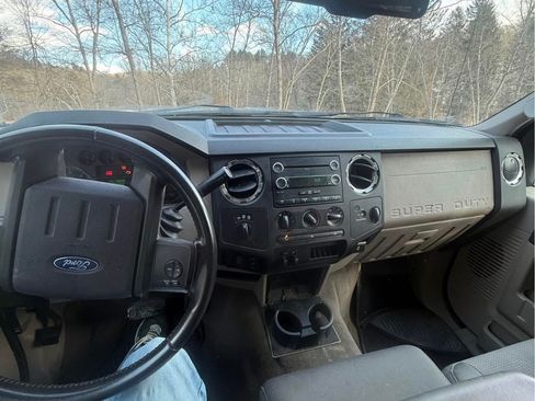 Used 2009 Ford F250 XLT image 10