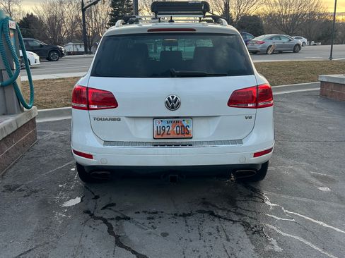 Used 2013 Volkswagen Touareg Sport image 5