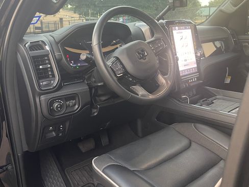 Used 2025 RAM 1500 Limited w/ Off Road Group image 10