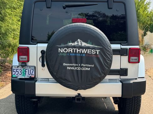 Used 2012 Jeep Wrangler Sahara w/ Connectivity Group AWD/4WD image 5