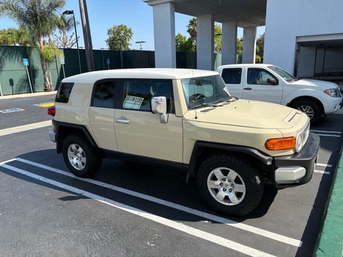 Used 2008 Toyota FJ Cruiser 2WD image 4