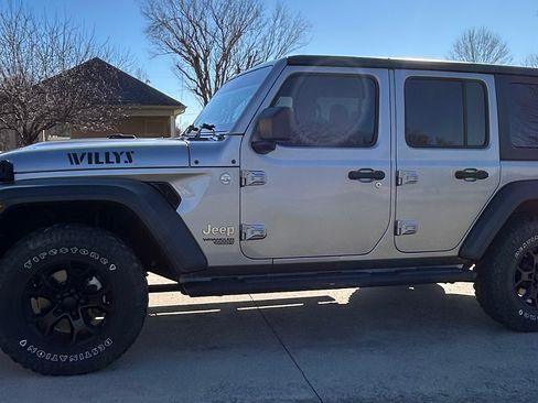 Used 2021 Jeep Wrangler Unlimited Sport image 9