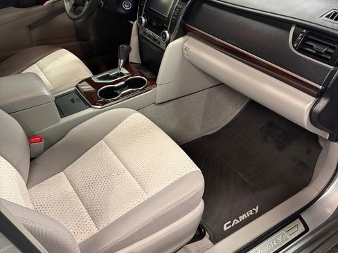 Used 2014 Toyota Camry XLE FWD image 17
