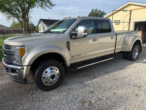 Used 2017 Ford F450 Lariat w/ Lariat Ultimate Package AWD/4WD image 4