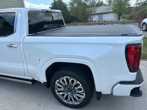 Used 2024 GMC Sierra 1500 Denali Ultimate image 9