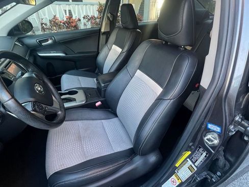 Used 2014 Toyota Camry SE image 2