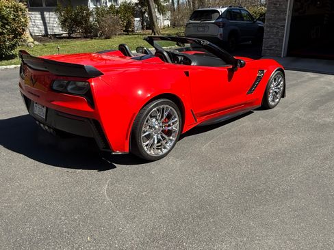 Used 2016 Chevrolet Corvette Z06 w/ 3LZ Preferred Equipment Group RWD image 2