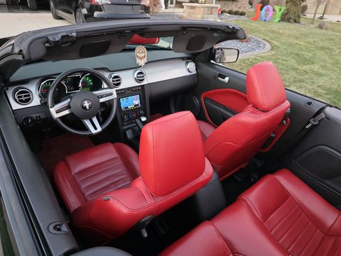 Used 2005 Ford Mustang GT Premium image 11