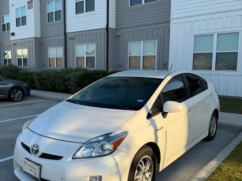 Used 2011 Toyota Prius Four FWD image 1