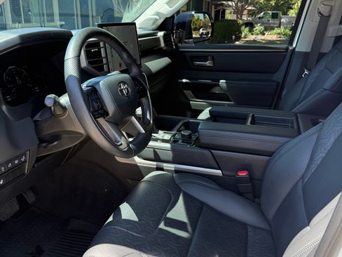 Used 2024 Toyota Tundra Limited AWD/4WD image 5