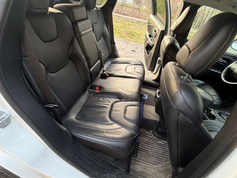 Used 2019 Jeep Cherokee Limited image 17