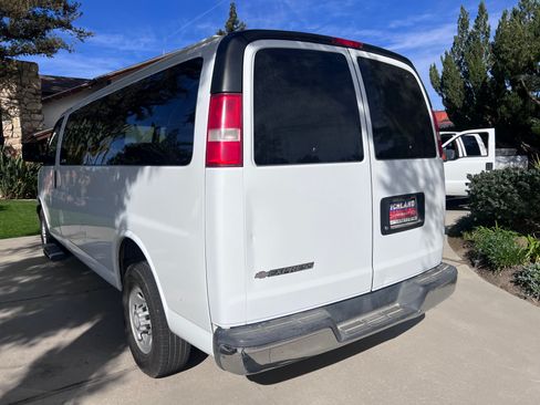 Used 2017 Chevrolet Express 3500 LS image 10