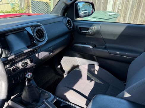 Used 2017 Toyota Tacoma TRD Off-Road image 13