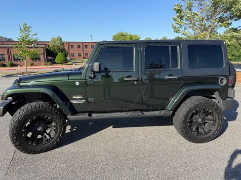Used 2012 Jeep Wrangler Unlimited Sahara w/ Connectivity Group AWD/4WD image 4