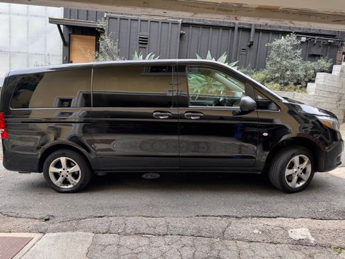 Used 2016 Mercedes-Benz Metris Passenger image 4