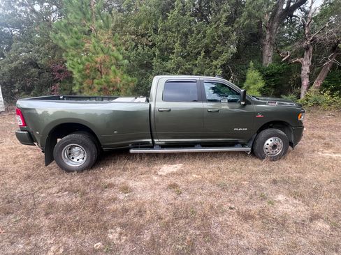 Used 2021 RAM 3500 Big Horn w/ Level 1 Equipment Group image 9