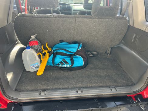 Used 2002 Chevrolet Tracker ZR2 image 10