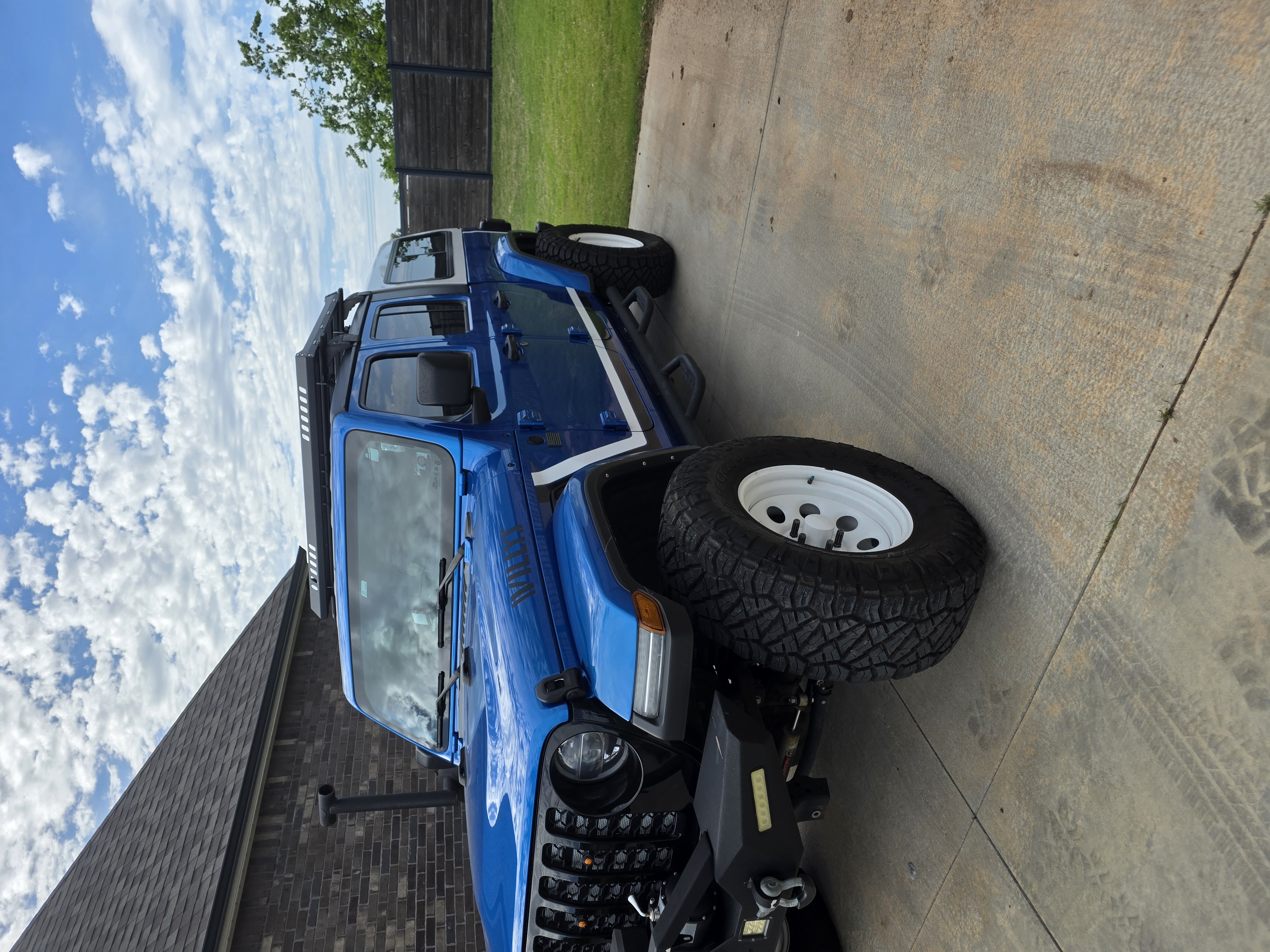Used 2021 Jeep Gladiator Sport AWD/4WD image 1