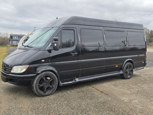 Used 2004 Dodge Sprinter 2500 w/ PWR Convenience Group image 2