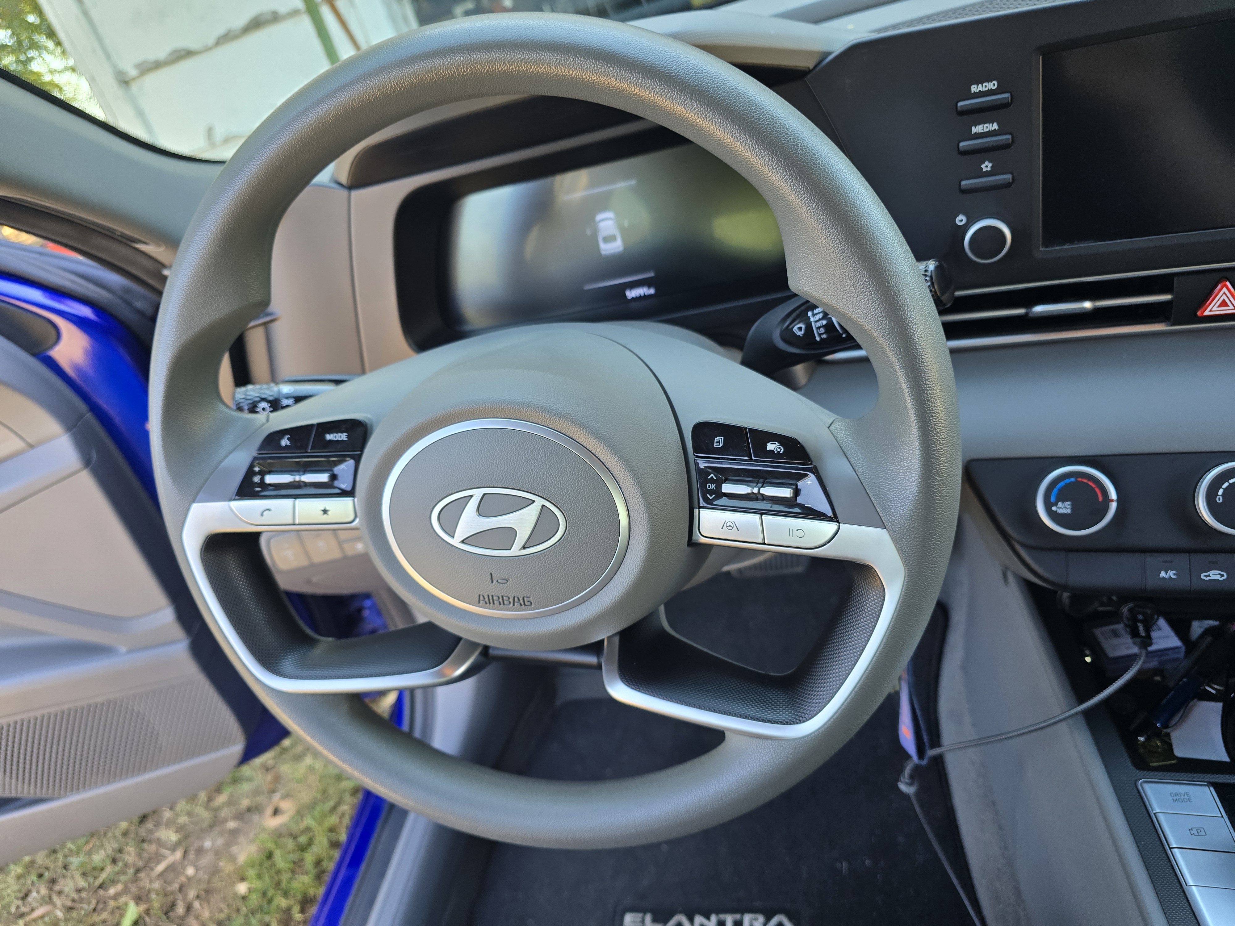 Used 2024 Hyundai Elantra SE FWD image 6